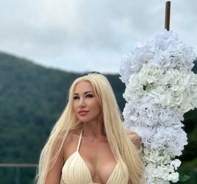 Adele Wilde — verified companion photo 3