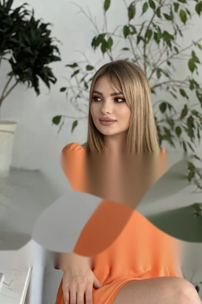 Cira N — verified companion photo 6