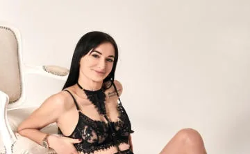 Elly Malone — verified companion photo 10